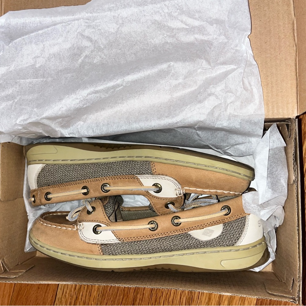 BRAND NEW SPERRY SHOES!!